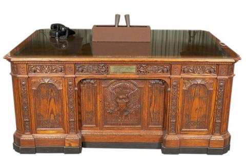 Replica Of The Hms Resolute Desk Mo 79 242 Jfk Library