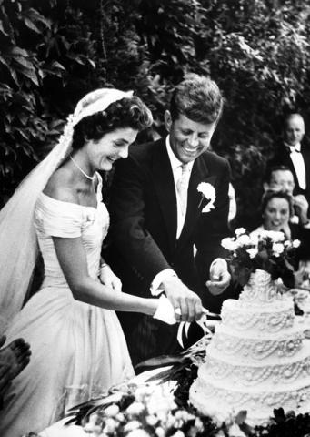 PX81-32:61. John and Jacqueline Kennedy cut their wedding cake, 12 September 1953