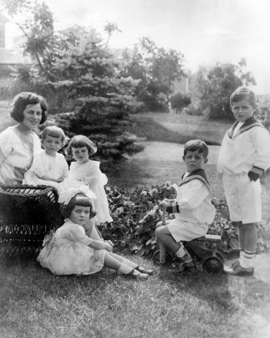 Rose Kennedy and her children, 1923